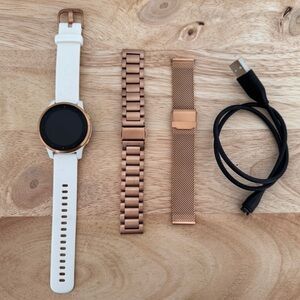 Garmin vivoactive 4S rose gold with white case